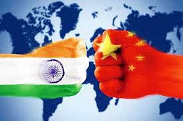 पैंगांग में उलझा कर अन्य इलाकों में दबदबा बना रहा है चीन